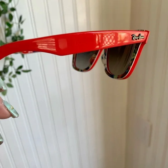 🪸❤️RAY-BAN “RARE” COLOR CORAL RED W/ FLORAL ALOHA PRINT EXCELLENT NO SCRATCHES!